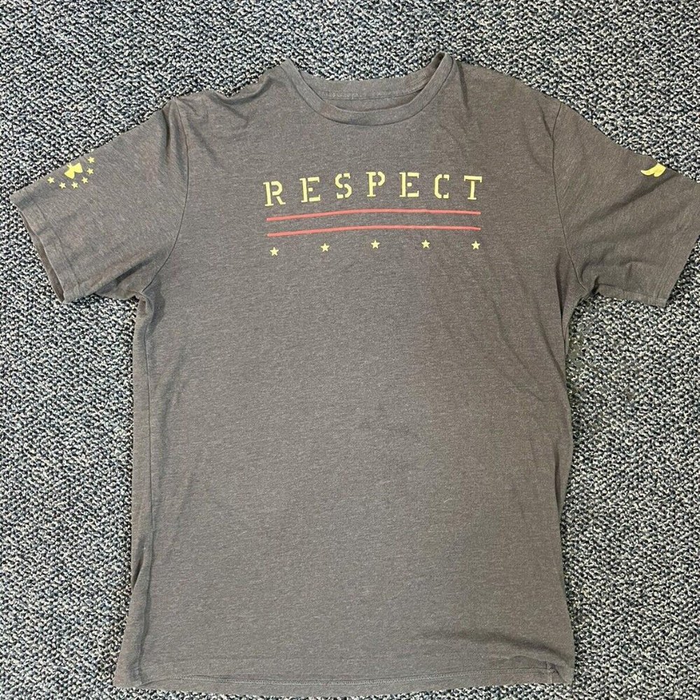 Under Armour Project Rock Respect Men’s Medium Graphic Shirt Freedom Heat Gear
